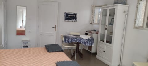 Bed, Photo of the whole room, Dining area, Bedroom, wardrobe