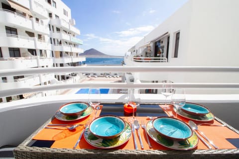 Balcony/Terrace, Dining area, Landmark view, Mountain view, Pool view, Sea view