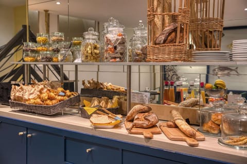 Restaurant/places to eat, Dining area, On site, Food, Breakfast, Continental breakfast, Buffet breakfast