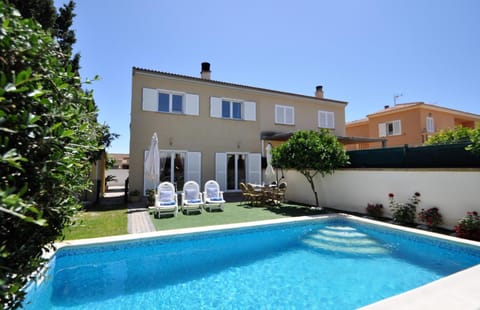 Property building, Pool view