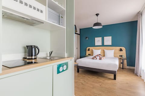 Bed, Coffee/tea facilities, Kitchen or kitchenette, Bedroom, microwave