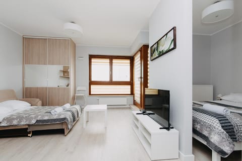 Bed, TV and multimedia, Living room, Photo of the whole room, Seating area