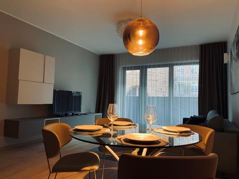 Kitchen or kitchenette, Living room, Seating area, Dining area