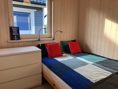 Bed, Day, Summer, Photo of the whole room, Decorative detail, Bedroom, On site