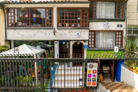 Facade/entrance