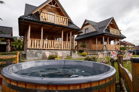 Property building, Day, Natural landscape, Hot Tub, Swimming pool, sunbed, sunbed