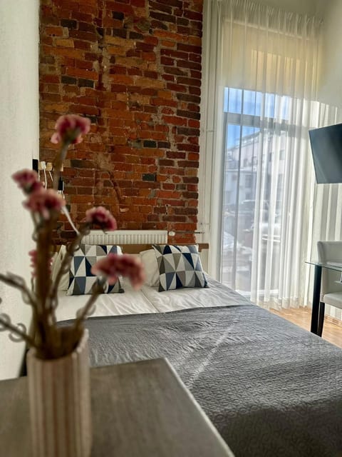 Bed, Photo of the whole room, Dining area