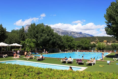 Day, People, Natural landscape, Mountain view, Pool view, Swimming pool, group of guests, sunbed