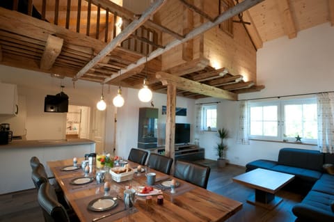 TV and multimedia, Kitchen or kitchenette, Living room, Seating area, Dining area