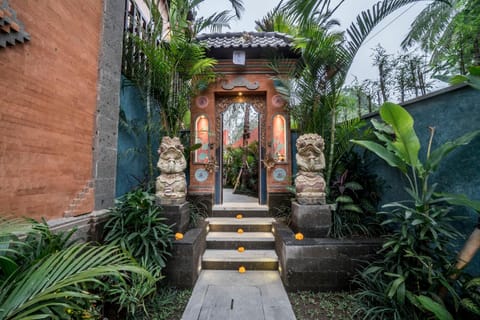 Facade/entrance