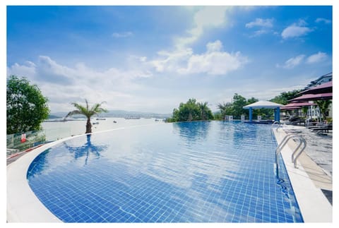 Day, Natural landscape, Sea view, Swimming pool, sunbed