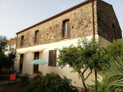 Property building, Facade/entrance, Balcony/Terrace