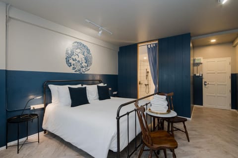 Property building, Bed