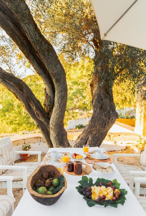 Property building, Food and drinks, Food, Breakfast, Continental breakfast