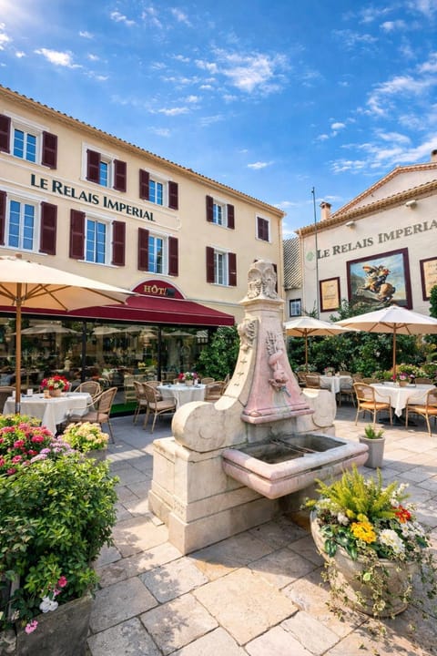 Property building, Restaurant/places to eat, Breakfast