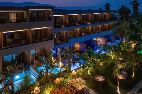 Property building, Night, Garden, Garden view, Pool view, Swimming pool