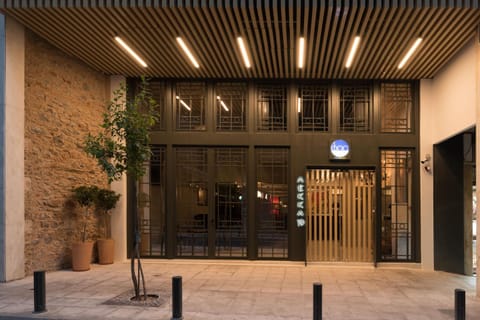 Facade/entrance