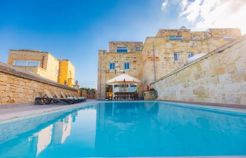 Swimming pool, sunbed