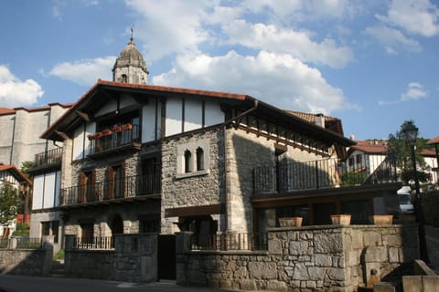 Facade/entrance
