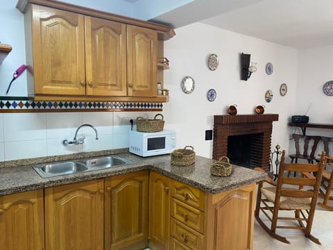 Kitchen or kitchenette, Dining area, stove