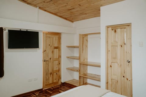 Bed, TV and multimedia, Photo of the whole room, Bedroom, wardrobe