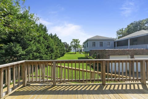 Harbor Delight On The Bay - Private Sandy Beach! Home House in Norfolk