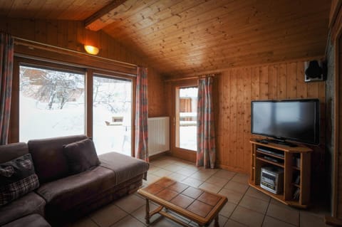 Communal lounge/ TV room, TV and multimedia, Living room, Seating area