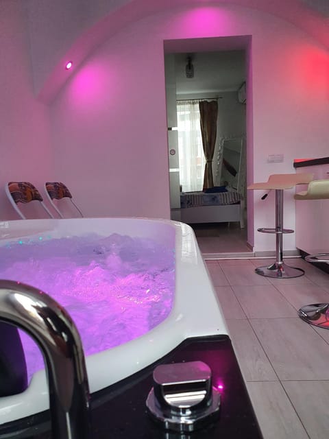 Hot Tub, Spa and wellness centre/facilities