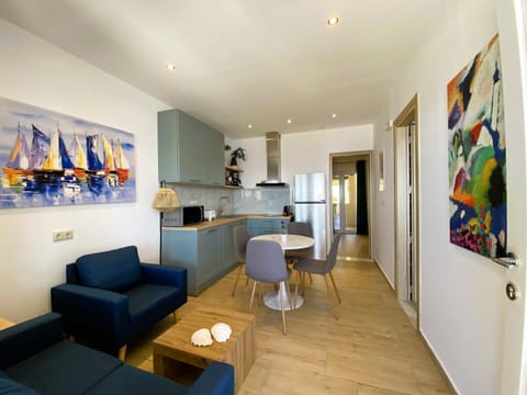 Living room, Dining area, kitchen