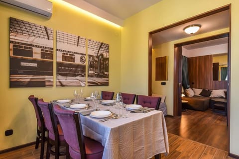 Living room, Seating area, Dining area, air conditioner