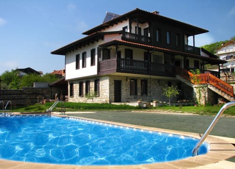 Swimming pool, Swimming pool