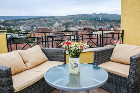 Balcony/Terrace, Mountain view