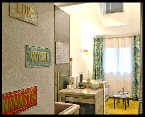 Property logo or sign, Property logo or sign, Property logo or sign, Coffee/tea facilities, Kitchen or kitchenette, Seating area, Dining area, microwave, stove, kitchen