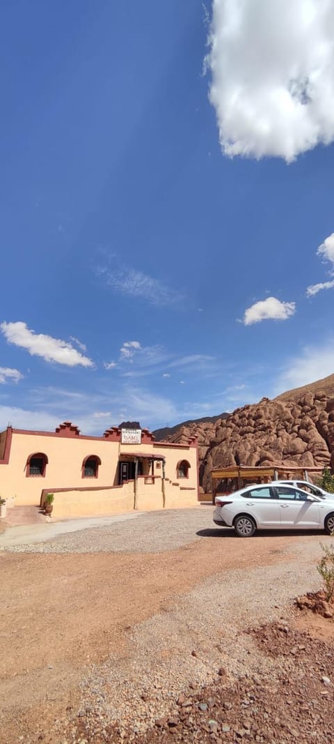 Property building, Day, Natural landscape, Parking