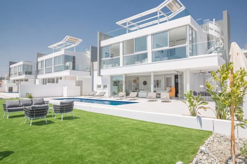 Garden, Seating area, Swimming pool