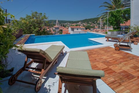 Swimming pool, Family