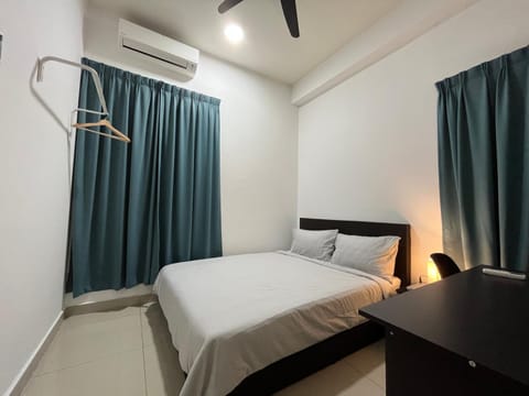 Photo of the whole room, Bedroom