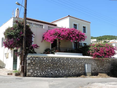Victoria Studios Bed and Breakfast in Spetses