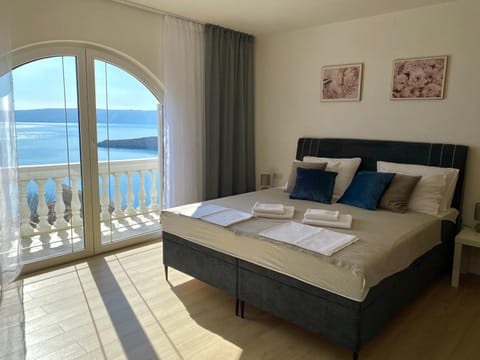 Bed, Balcony/Terrace, Bedroom, Sea view