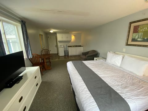 Winnisquam Lake Inn Hotel in Tilton