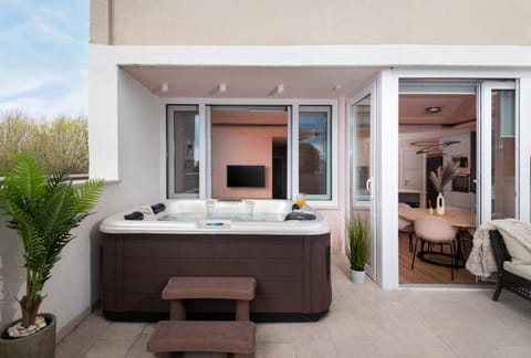 Hot Tub, Balcony/Terrace