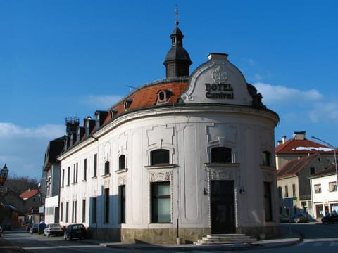Facade/entrance, Bird's eye view, View (from property/room), Area and facilities