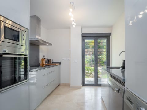 Kitchen or kitchenette, dishwasher, minibar, pet friendly, stove