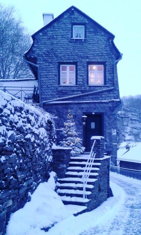 Property building, Winter