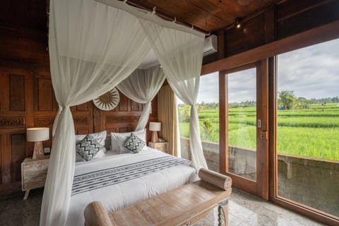 Bed, Natural landscape, Photo of the whole room, Bedroom