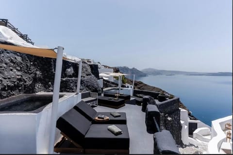 Enalion Suites Bed and Breakfast in Oia
