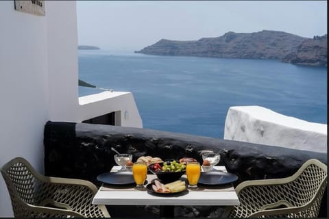 Enalion Suites Bed and Breakfast in Oia