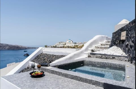 Enalion Suites Bed and Breakfast in Oia