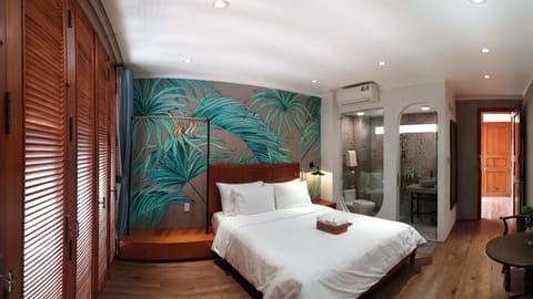 Bed, Bathroom, Bedroom