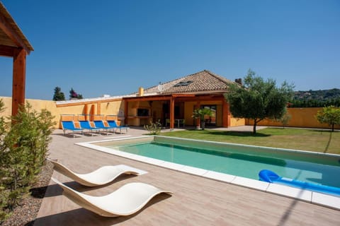 Property building, Garden, Seating area, Swimming pool